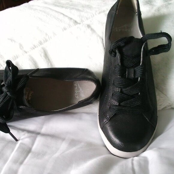 Dansko Black Tie Sneaker Size 8 - Picture 3 of 4